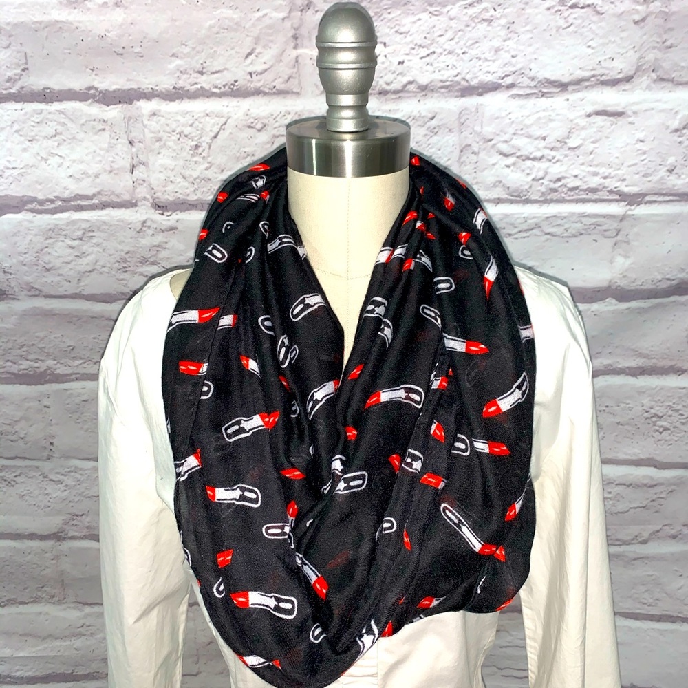 👄 Lipstick Design Infinity Scarf